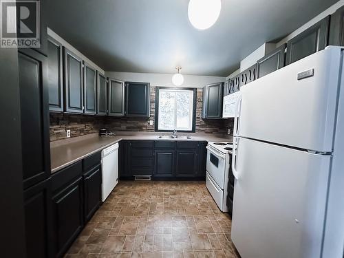 4205 Leno Road, Prince George, BC - Indoor Photo Showing Kitchen With Double Sink