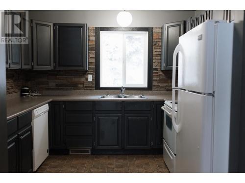 4205 Leno Road, Prince George, BC - Indoor Photo Showing Kitchen With Double Sink