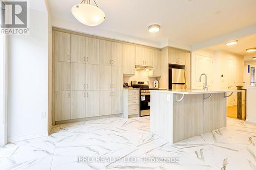 1225 Granary Street, Oakville, ON - Indoor Photo Showing Kitchen