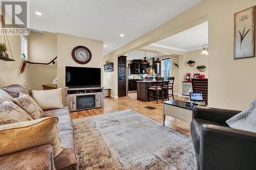 7078 Line 86 Line, North Perth, ON - Indoor Photo Showing Living Room