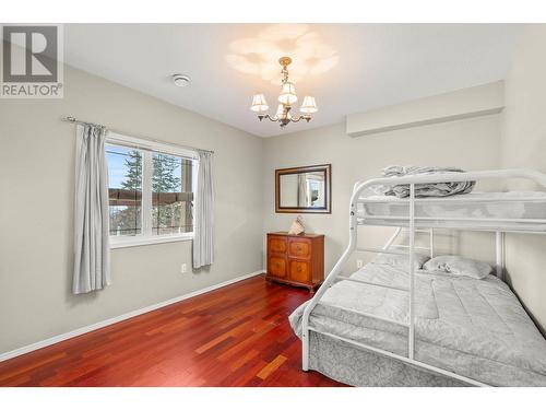 5475/5477 Kingsview Road, Vernon, BC - Indoor Photo Showing Bedroom