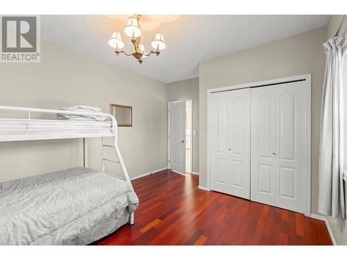 5475/5477 Kingsview Road, Vernon, BC - Indoor Photo Showing Bedroom