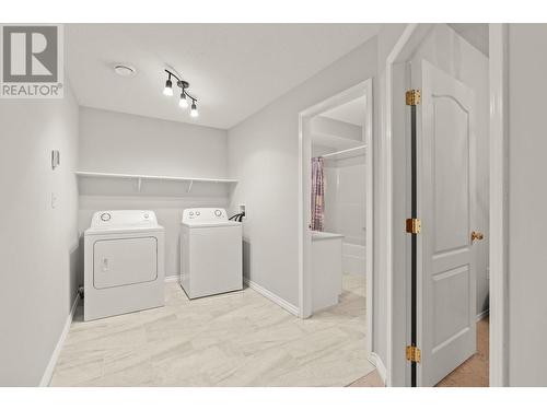 5475/5477 Kingsview Road, Vernon, BC - Indoor Photo Showing Laundry Room