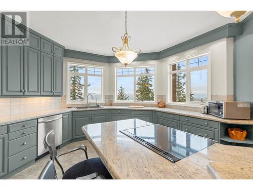 5475/5477 Kingsview Road, Vernon, BC - Indoor Photo Showing Kitchen