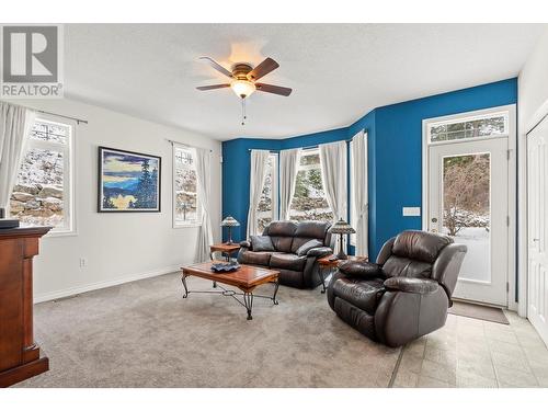 5475/5477 Kingsview Road, Vernon, BC - Indoor Photo Showing Living Room