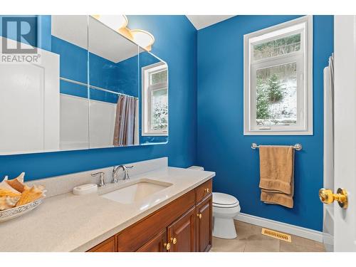 5475/5477 Kingsview Road, Vernon, BC - Indoor Photo Showing Bathroom