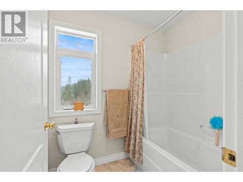 5475/5477 Kingsview Road, Vernon, BC - Indoor Photo Showing Bathroom