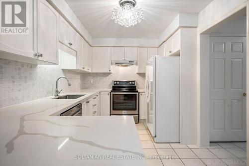 582 Pinder Avenue, Newmarket, ON - Indoor Photo Showing Kitchen