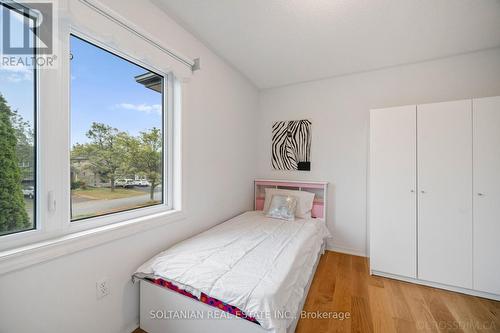 582 Pinder Avenue, Newmarket, ON - Indoor Photo Showing Bedroom