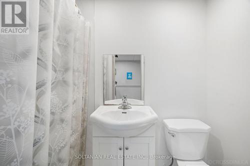 582 Pinder Avenue, Newmarket, ON - Indoor Photo Showing Bathroom