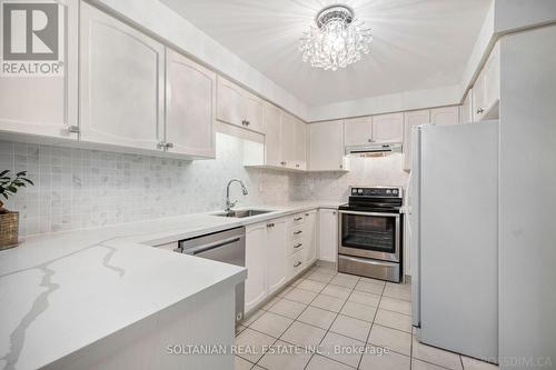 582 Pinder Avenue, Newmarket, ON - Indoor Photo Showing Kitchen