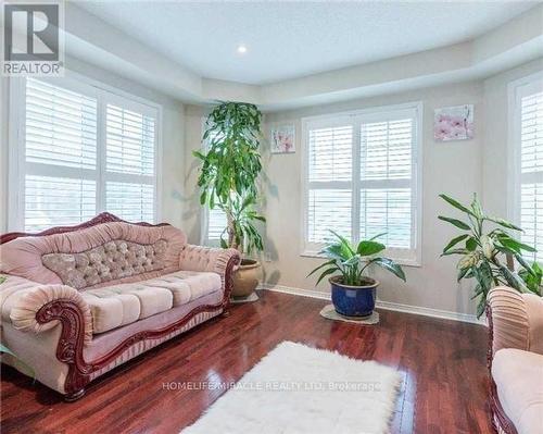 98 Worthington Avenue, Brampton, ON - Indoor Photo Showing Living Room