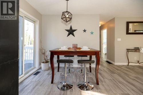 40 Greenwood Crescent, Kawartha Lakes, ON - Indoor Photo Showing Dining Room