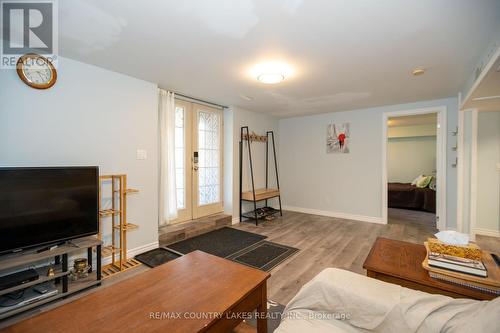 40 Greenwood Crescent, Kawartha Lakes, ON - Indoor Photo Showing Living Room