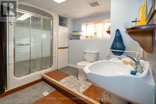 40 Greenwood Crescent, Kawartha Lakes, ON - Indoor Photo Showing Bathroom