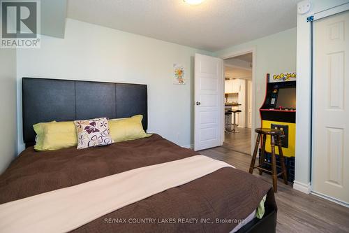 40 Greenwood Crescent, Kawartha Lakes, ON - Indoor Photo Showing Bedroom