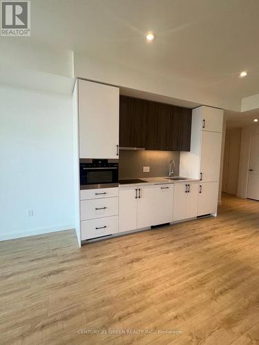 1503 - 741 King Street W, Kitchener, ON - Indoor Photo Showing Kitchen