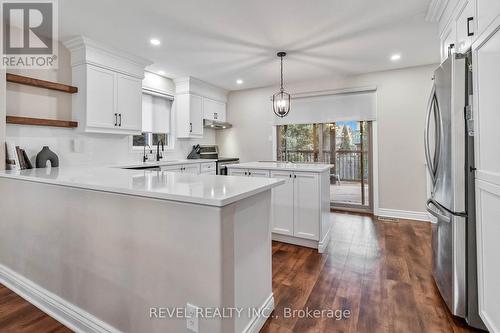 89 Court Drive, Brant, ON - Indoor Photo Showing Kitchen With Upgraded Kitchen