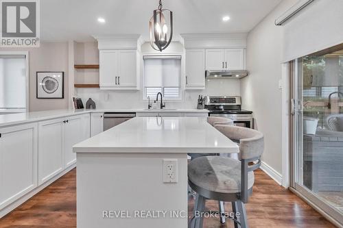 89 Court Drive, Brant, ON - Indoor Photo Showing Kitchen With Upgraded Kitchen