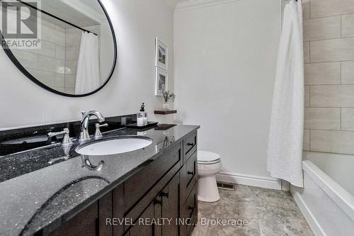 89 Court Drive, Brant, ON - Indoor Photo Showing Bathroom