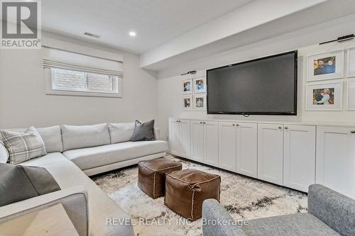 89 Court Drive, Brant, ON - Indoor Photo Showing Living Room