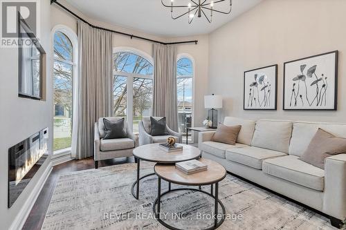 89 Court Drive, Brant, ON - Indoor Photo Showing Living Room