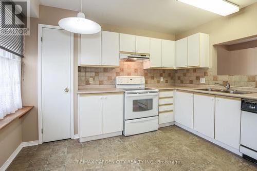 44 - 55 Kerman Avenue, Grimsby, ON - Indoor Photo Showing Kitchen With Double Sink