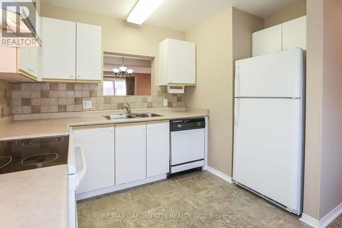 44 - 55 Kerman Avenue, Grimsby, ON - Indoor Photo Showing Kitchen With Double Sink