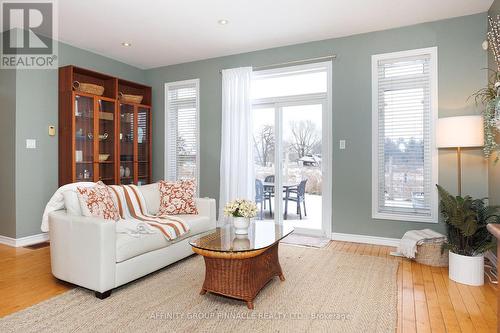 54 Ellis Crescent, Kawartha Lakes (Lindsay), ON - Indoor Photo Showing Living Room