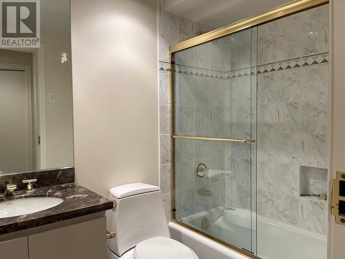 14Xx Dogwood Avenue, Vancouver, BC - Indoor Photo Showing Bathroom