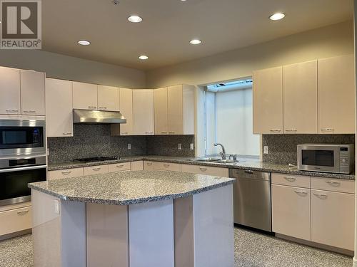 14Xx Dogwood Avenue, Vancouver, BC - Indoor Photo Showing Kitchen