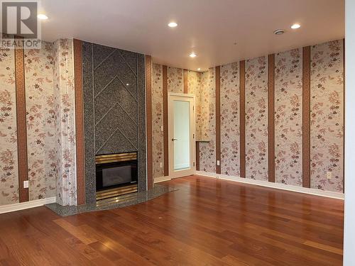 14Xx Dogwood Avenue, Vancouver, BC - Indoor Photo Showing Living Room With Fireplace