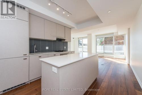 208 - 835 St Clair Avenue W, Toronto, ON - Indoor Photo Showing Kitchen