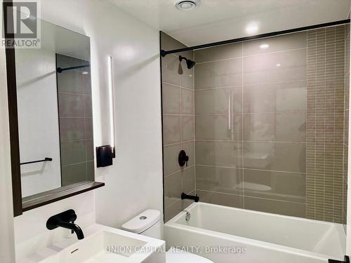 506 - 117 Broadway Avenue, Toronto, ON - Indoor Photo Showing Bathroom