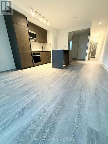 506 - 117 Broadway Avenue, Toronto, ON - Indoor Photo Showing Kitchen