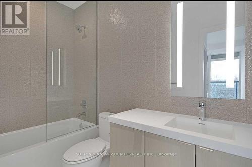 327 - 585 Bloor Street E, Toronto, ON - Indoor Photo Showing Bathroom