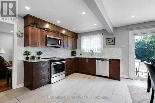 906 Cahill Drive W, Ottawa, ON - Indoor Photo Showing Kitchen With Upgraded Kitchen