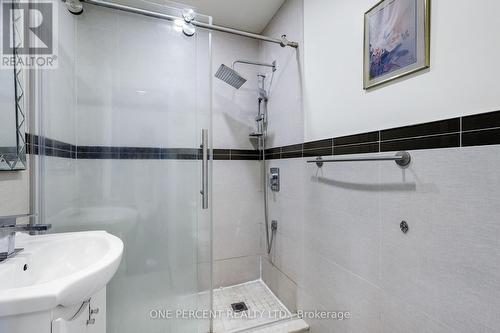 906 Cahill Drive W, Ottawa, ON - Indoor Photo Showing Bathroom