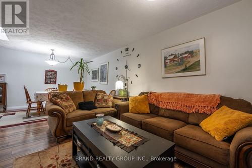 458 5Th Avenue E, Owen Sound, ON - Indoor Photo Showing Living Room