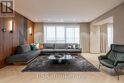 702 - 1700 Avenue Road, Toronto, ON - Indoor Photo Showing Living Room