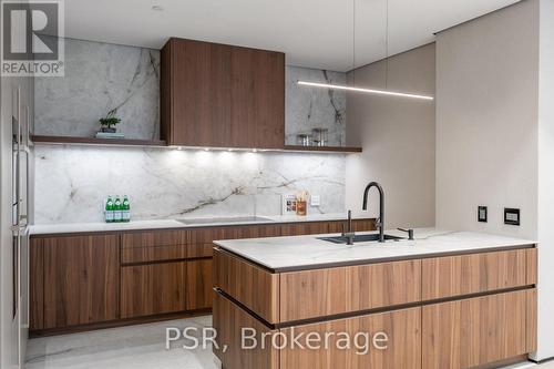 702 - 1700 Avenue Road, Toronto, ON - Indoor Photo Showing Kitchen