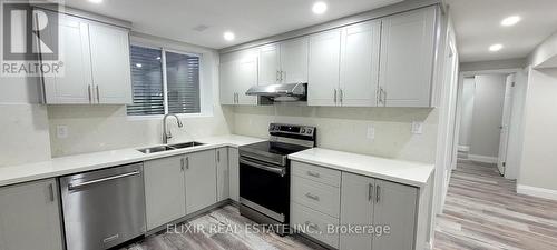 19 Belay Bend, East Gwillimbury, ON - Indoor Photo Showing Kitchen With Double Sink With Upgraded Kitchen