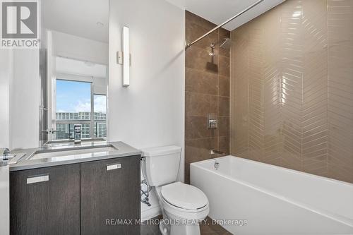 1409 - 10 De Boers Drive, Toronto, ON - Indoor Photo Showing Bathroom