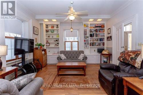 35 William Street, St. Thomas, ON - Indoor Photo Showing Living Room