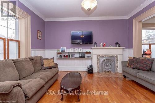 35 William Street, St. Thomas, ON - Indoor Photo Showing Living Room With Fireplace