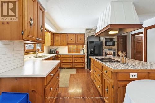 239 Woodworth Crescent, St. Thomas, ON - Indoor Photo Showing Kitchen