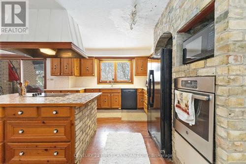 239 Woodworth Crescent, St. Thomas, ON - Indoor Photo Showing Kitchen