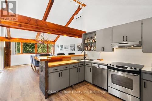 106 Ann Heggtveit Drive, Blue Mountains (Blue Mountain Resort Area), ON - Indoor Photo Showing Kitchen