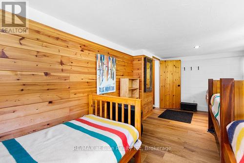 106 Ann Heggtveit Drive, Blue Mountains (Blue Mountain Resort Area), ON - Indoor Photo Showing Bedroom