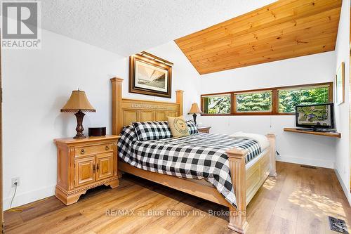 106 Ann Heggtveit Drive, Blue Mountains (Blue Mountain Resort Area), ON - Indoor Photo Showing Bedroom